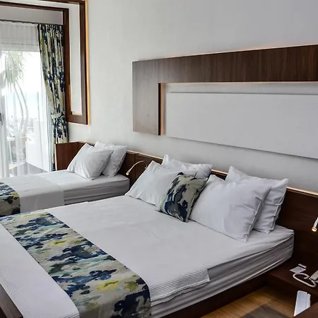 Hotel Karakas 2*
